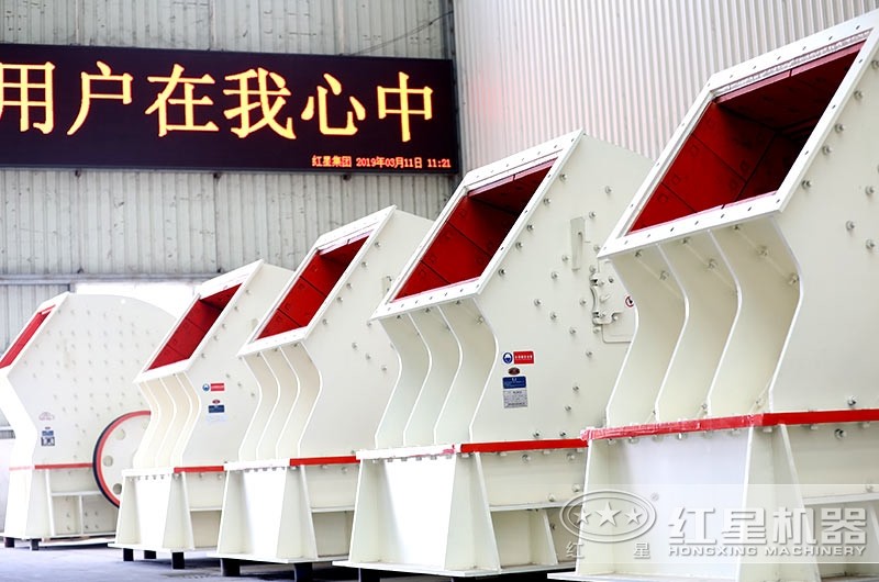 錘式破碎機(jī)車間實(shí)拍圖，多種型號(hào)可供挑選